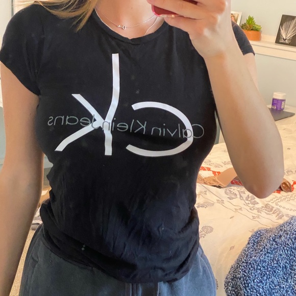 Black Calvin Klein t shirt - Picture 1 of 2